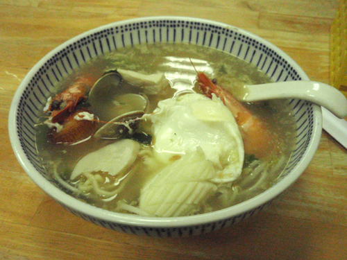 海鮮麺と店内