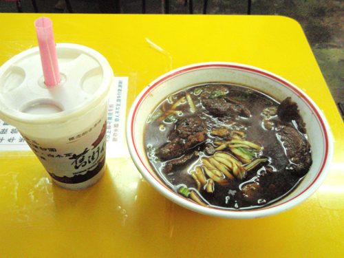 牛肉麺と魯肉飯