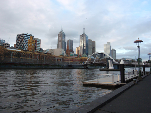 パフォーマーとFlinders Street