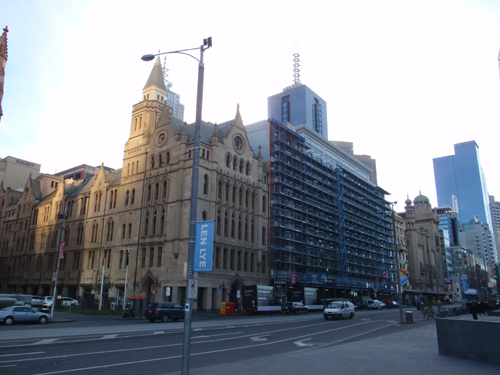 朝のFlinders Street