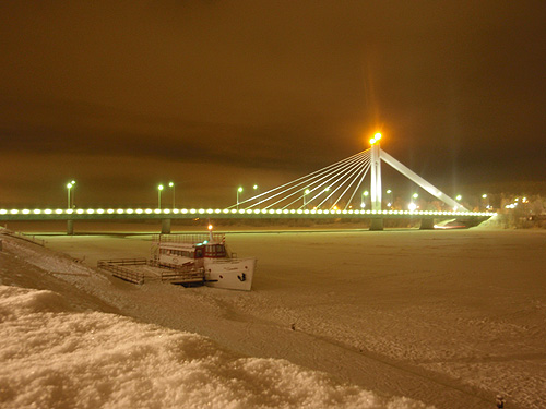 夜のロウソク橋