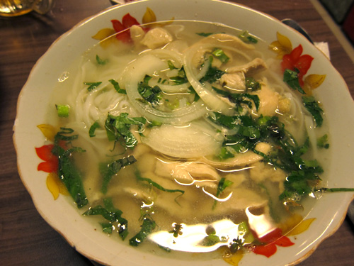 フォー・ガーと揚げ春巻き