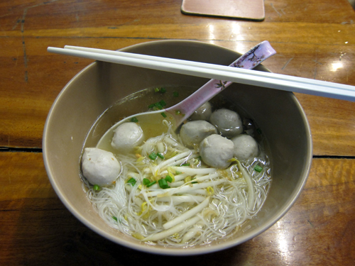 南バスターミナル内の食堂