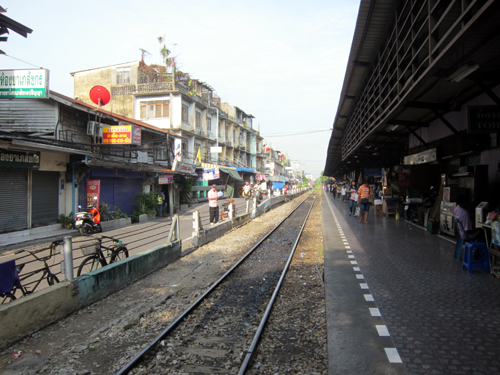 国鉄Wongwian Yai駅