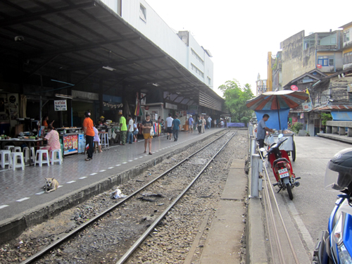 国鉄Wongwian Yai駅