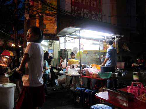 Wongwian Yai駅前の屋台