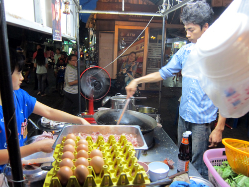 Wongwian Yai駅前の屋台